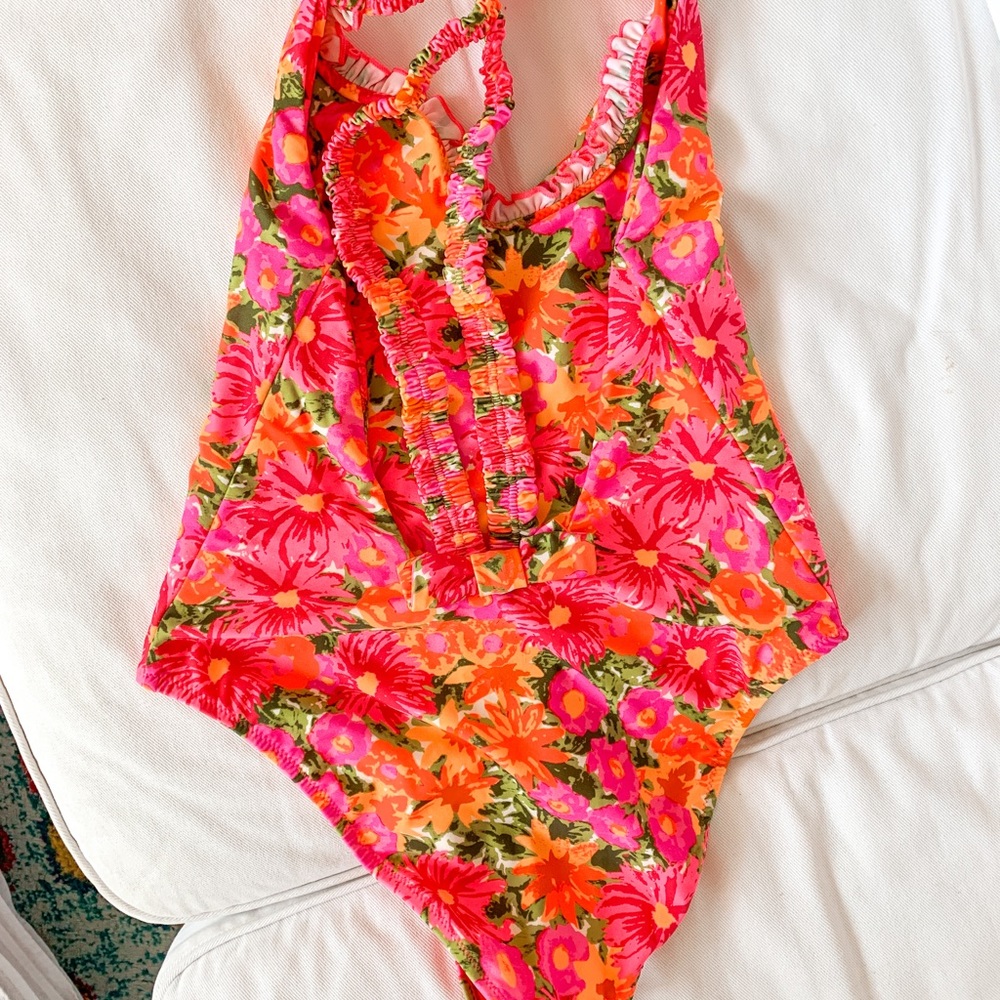 Never been worn but took the tags off !